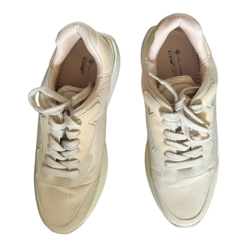 CALL IT SPRING WOMENS VYNTAGE LOW TOP SNEAKERS SIZE 10 COLOR BEIGE .